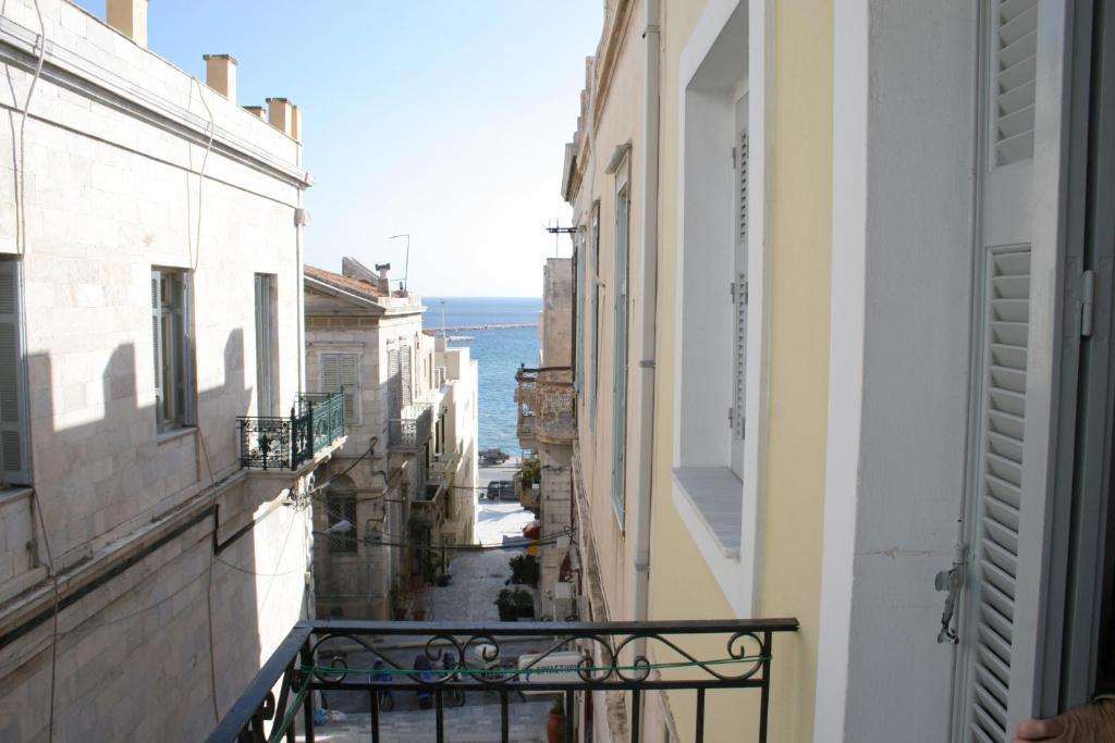 Ariadni Rooms & Apartments Ermoupoli Buitenkant foto