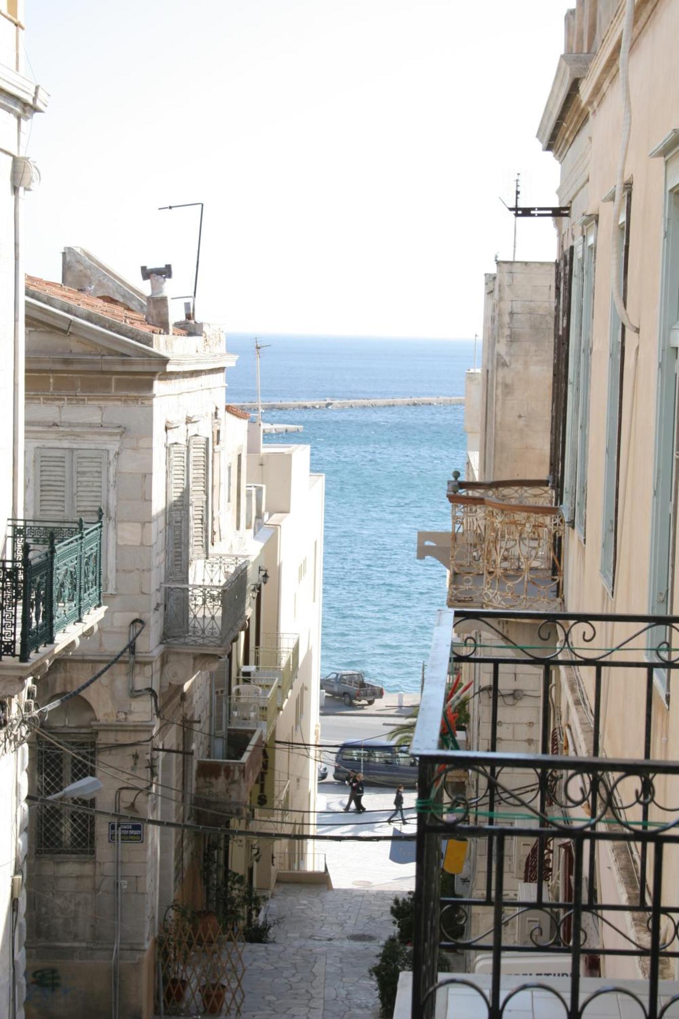 Ariadni Rooms & Apartments Ermoupoli Buitenkant foto