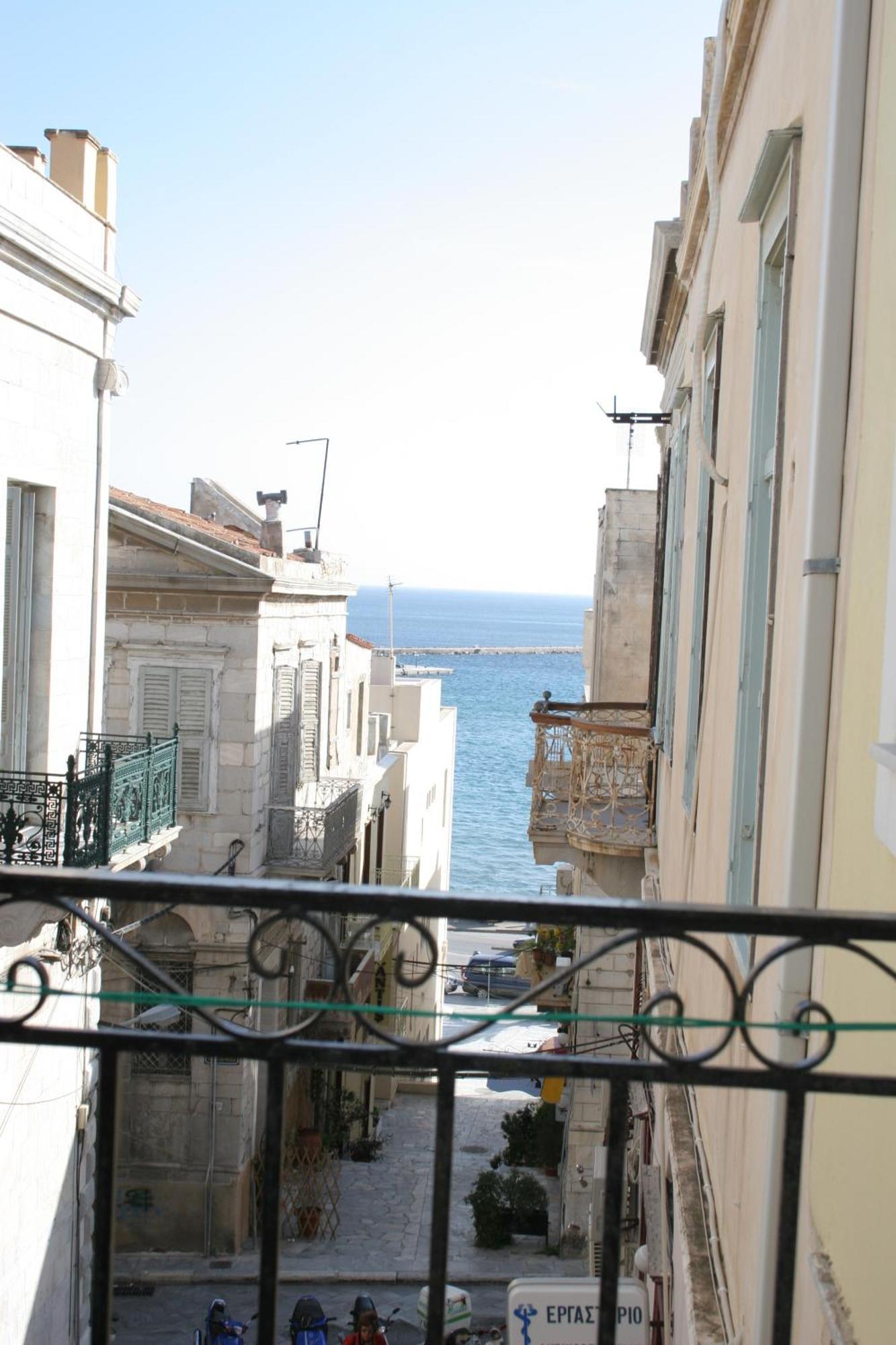Ariadni Rooms & Apartments Ermoupoli Buitenkant foto